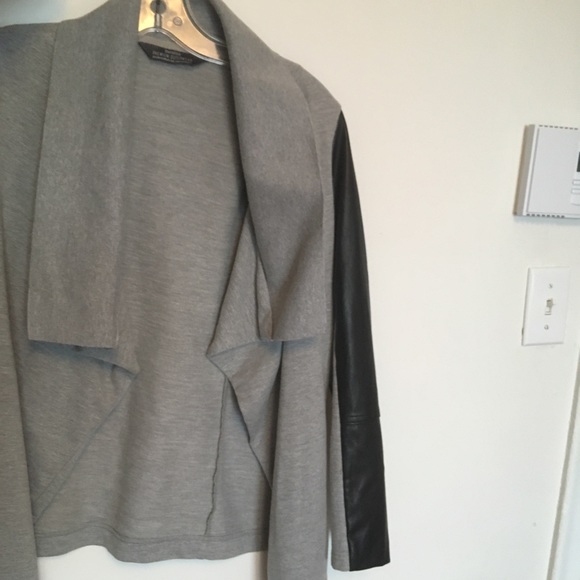 Bershka top⛄️❄️ - Picture 1 of 7